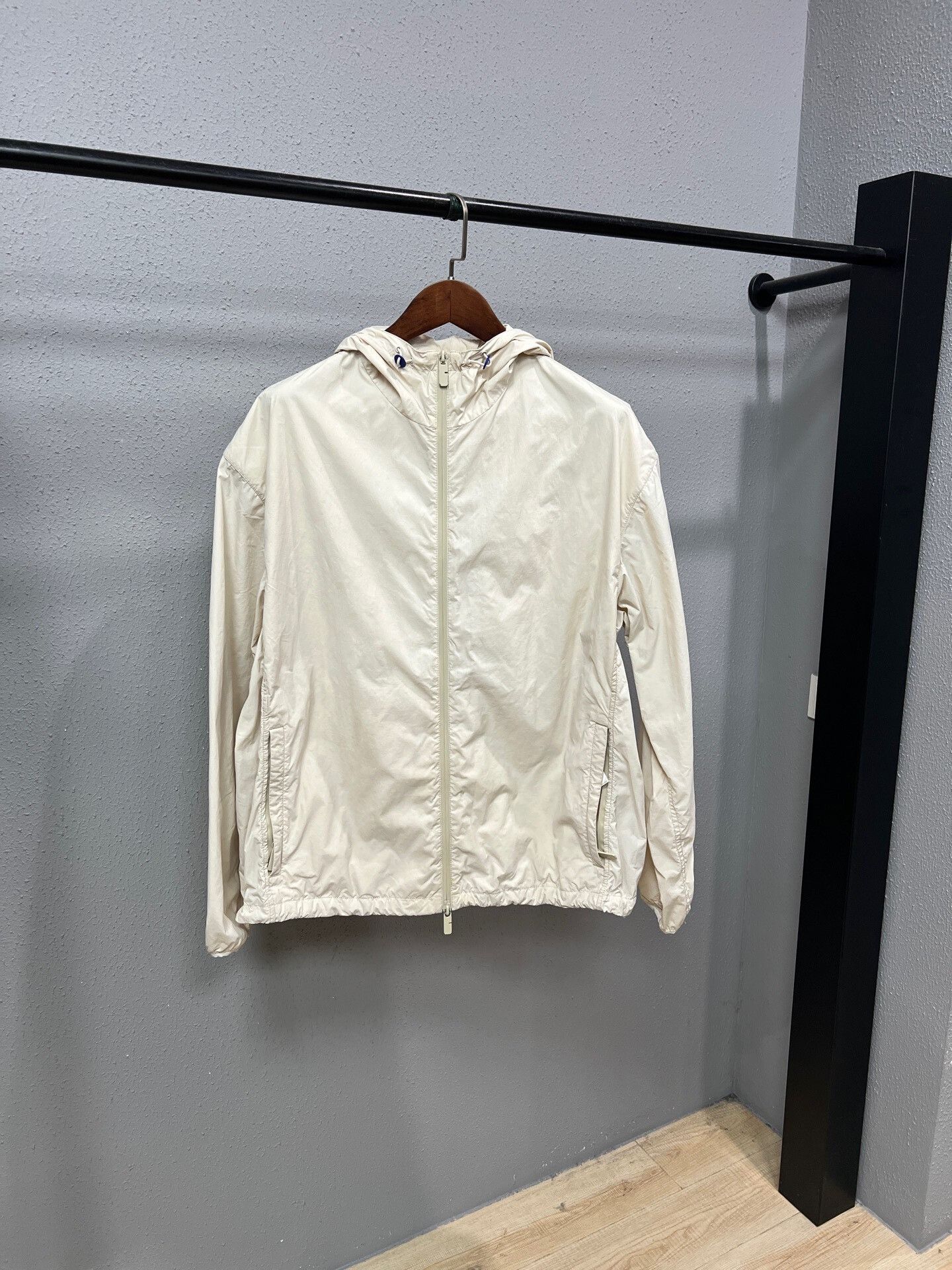 Burberry burberry lightweight white hooded jacket Size US M / EU 48-50 / 2 - 2 Thumbnail