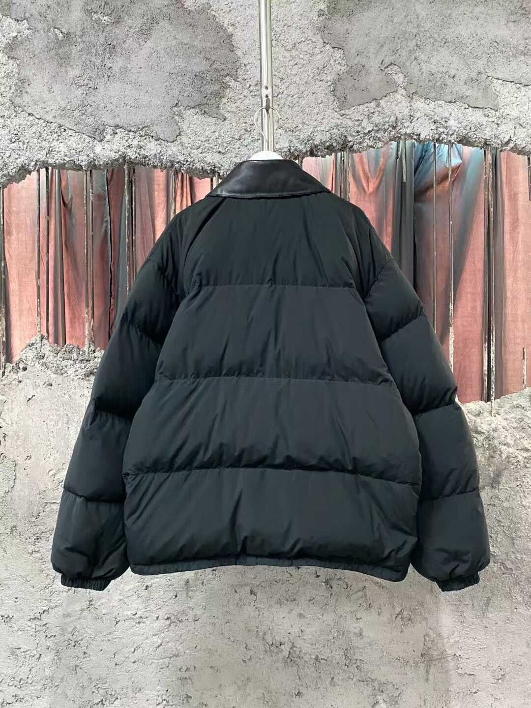 Miu Miu black puffer coat with leather collar Size S / US 4 / IT 40 - 2 Thumbnail