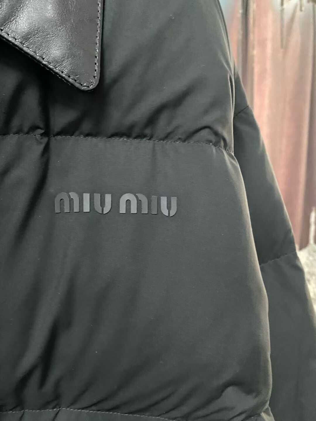 Miu Miu black puffer coat with leather collar Size S / US 4 / IT 40 - 5 Thumbnail
