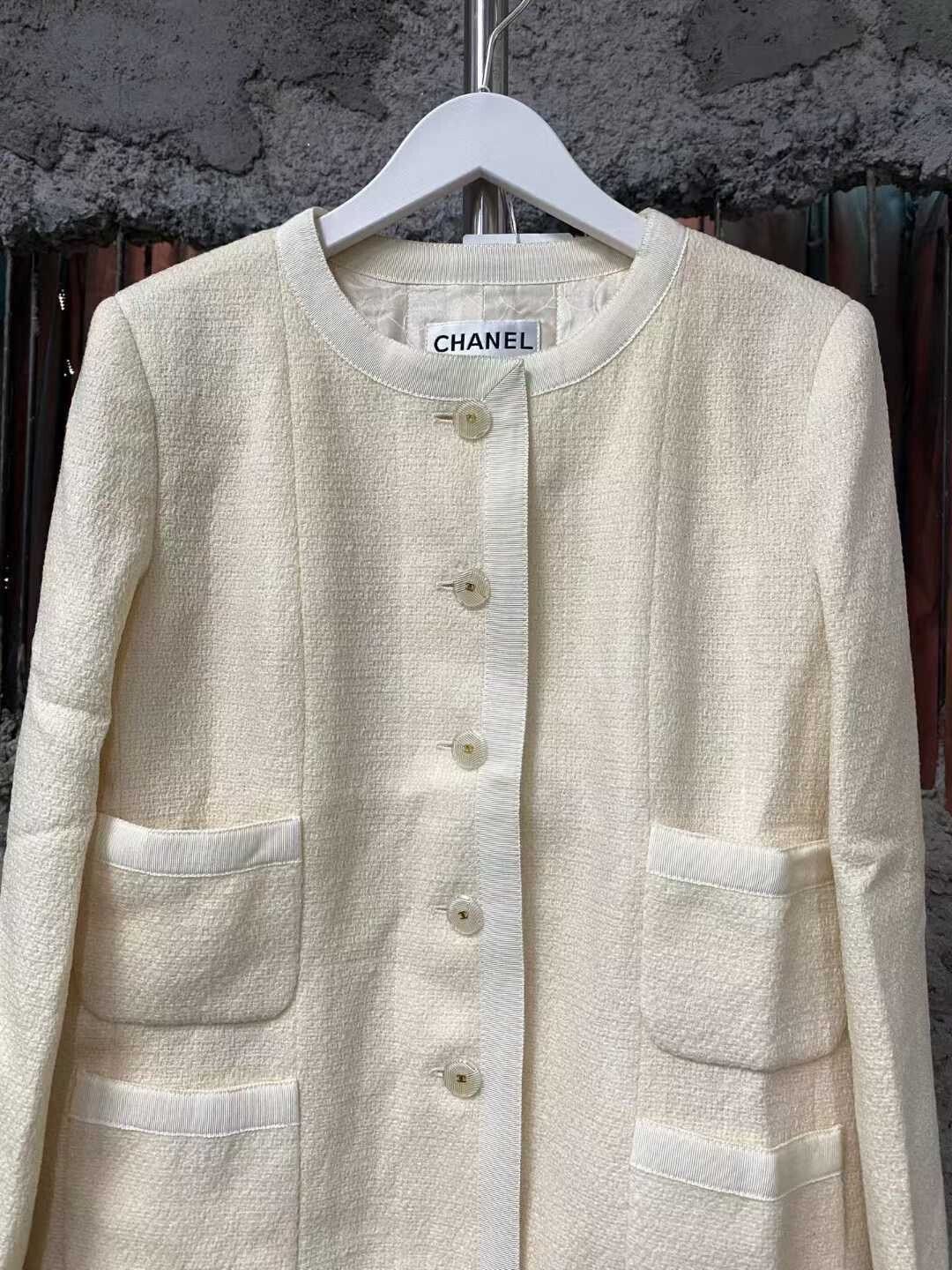Chanel vintage chanel cream button-up coat Size M / US 6-8 / IT 42-44 - 2 Thumbnail