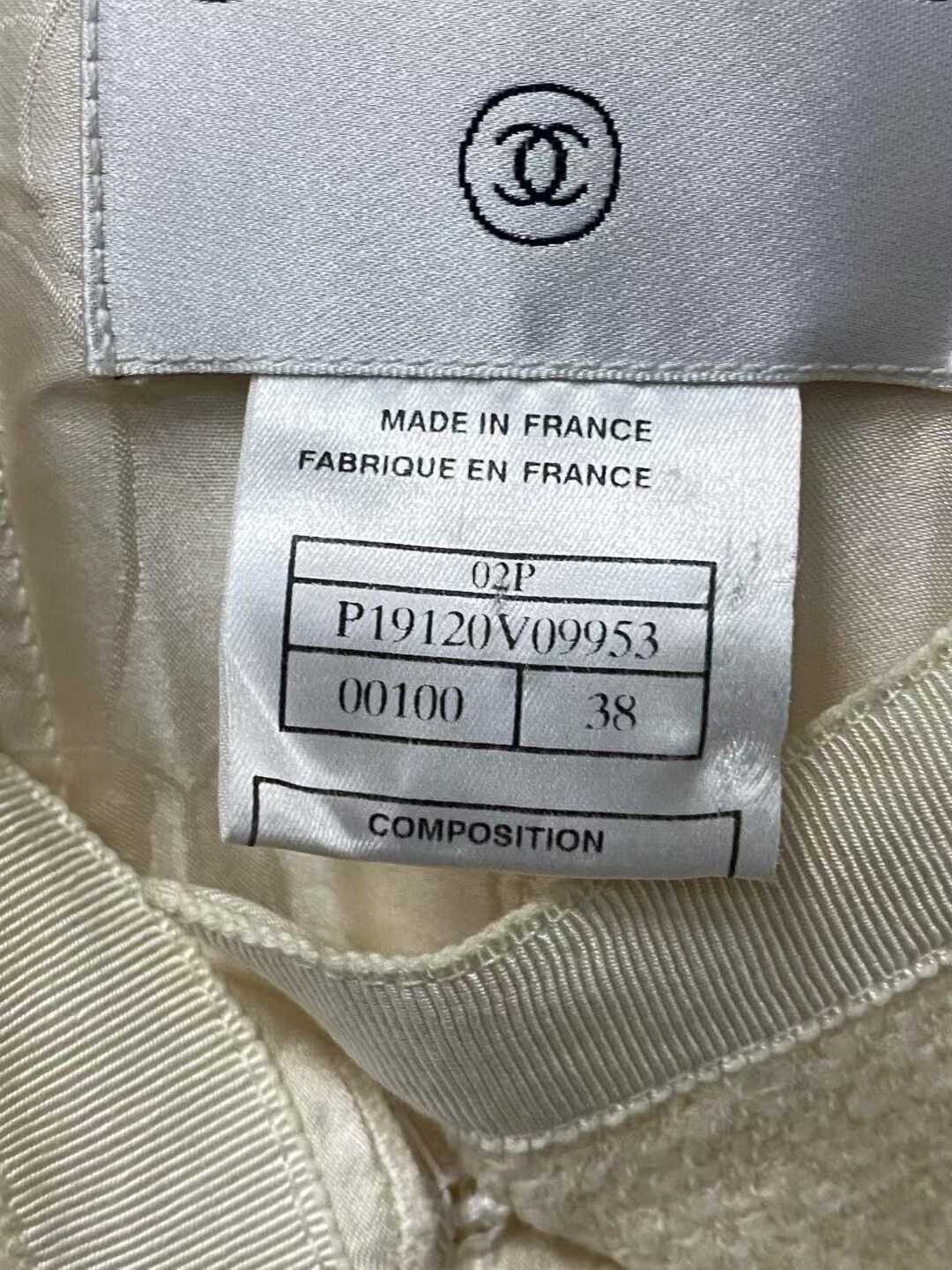 Chanel vintage chanel cream button-up coat Size M / US 6-8 / IT 42-44 - 6 Thumbnail
