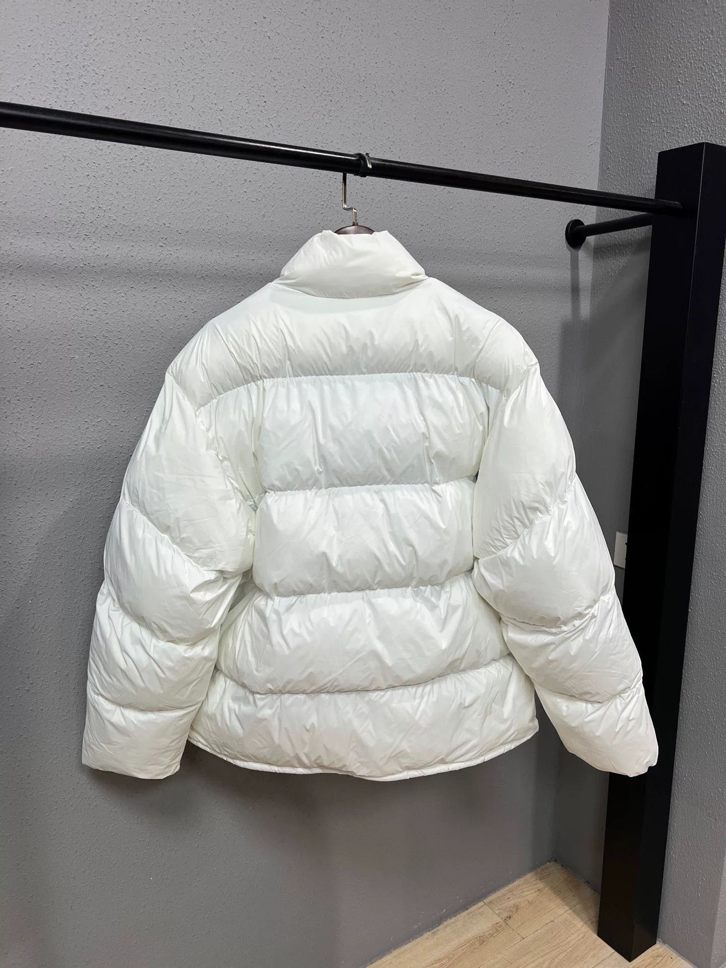 Balenciaga balenciaga white 3b down jacket Size US L / EU 52-54 / 3 - 2 Thumbnail