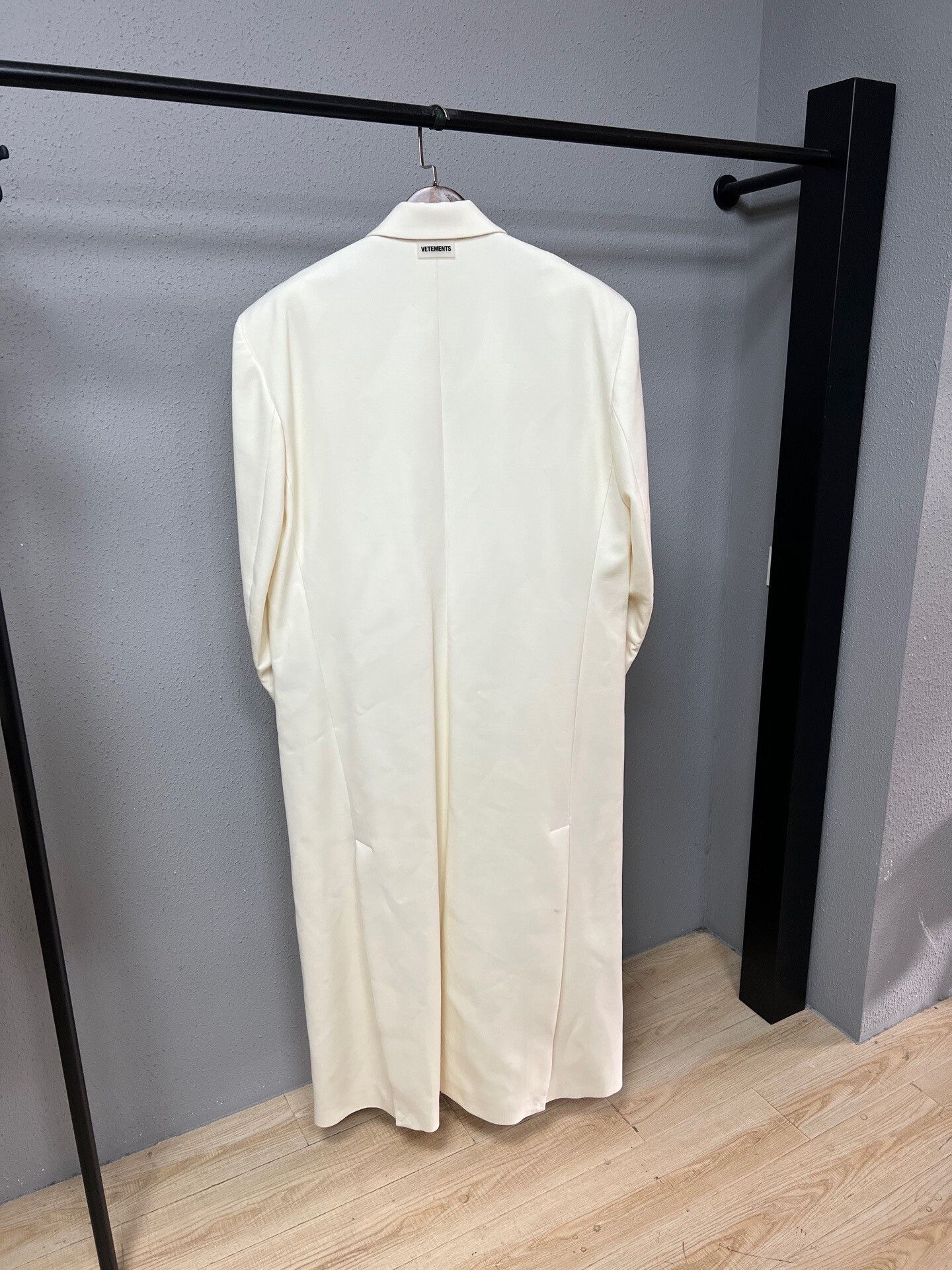 Vetements Vetements White Long Coat Size Small Size S / US 4 / IT 40 - 2 Thumbnail