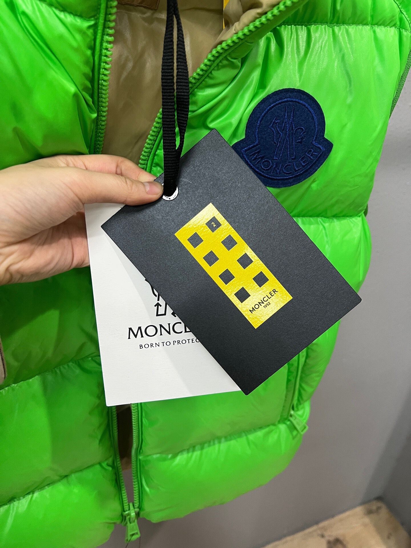 Moncler moncler sumida neon green puffer vest Size US M / EU 48-50 / 2 - 5 Thumbnail
