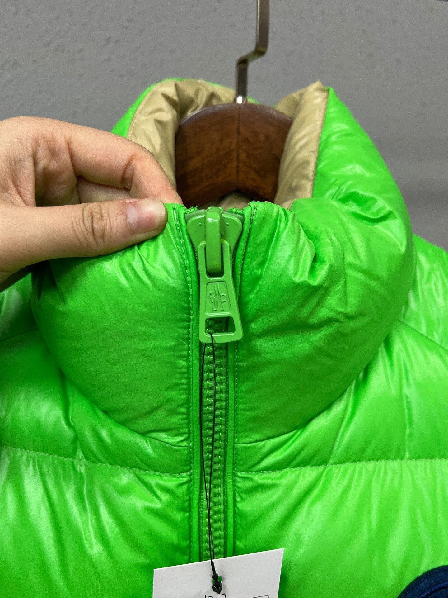 Moncler moncler sumida neon green puffer vest Size US M / EU 48-50 / 2 - 4 Thumbnail