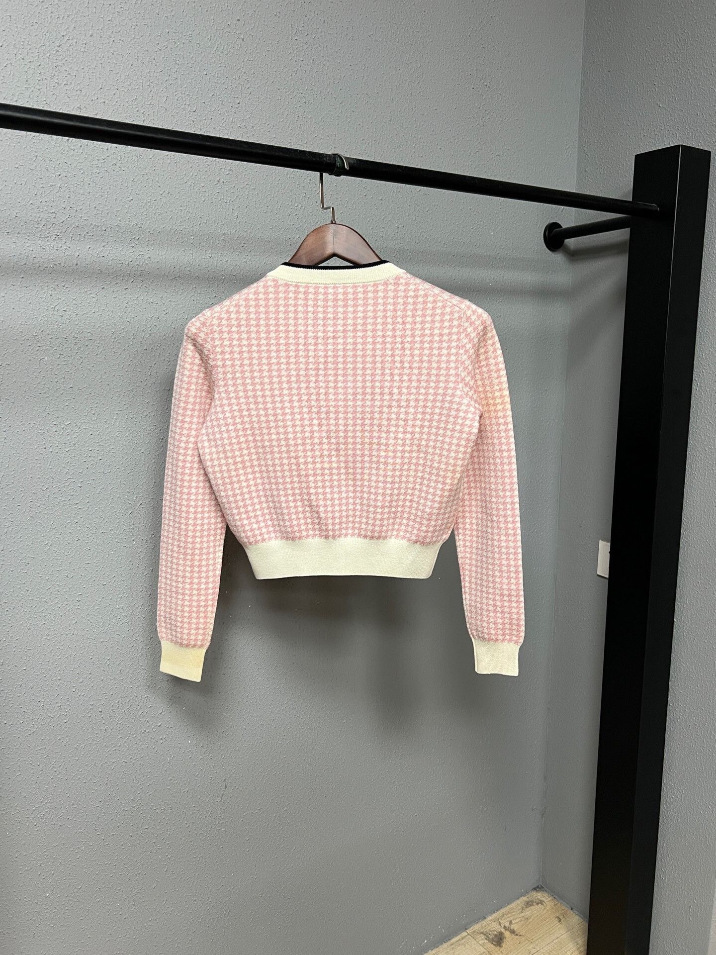 Miu Miu pink houndstooth cardigan by Miu Miu Size M / US 6-8 / IT 42-44 - 2 Thumbnail