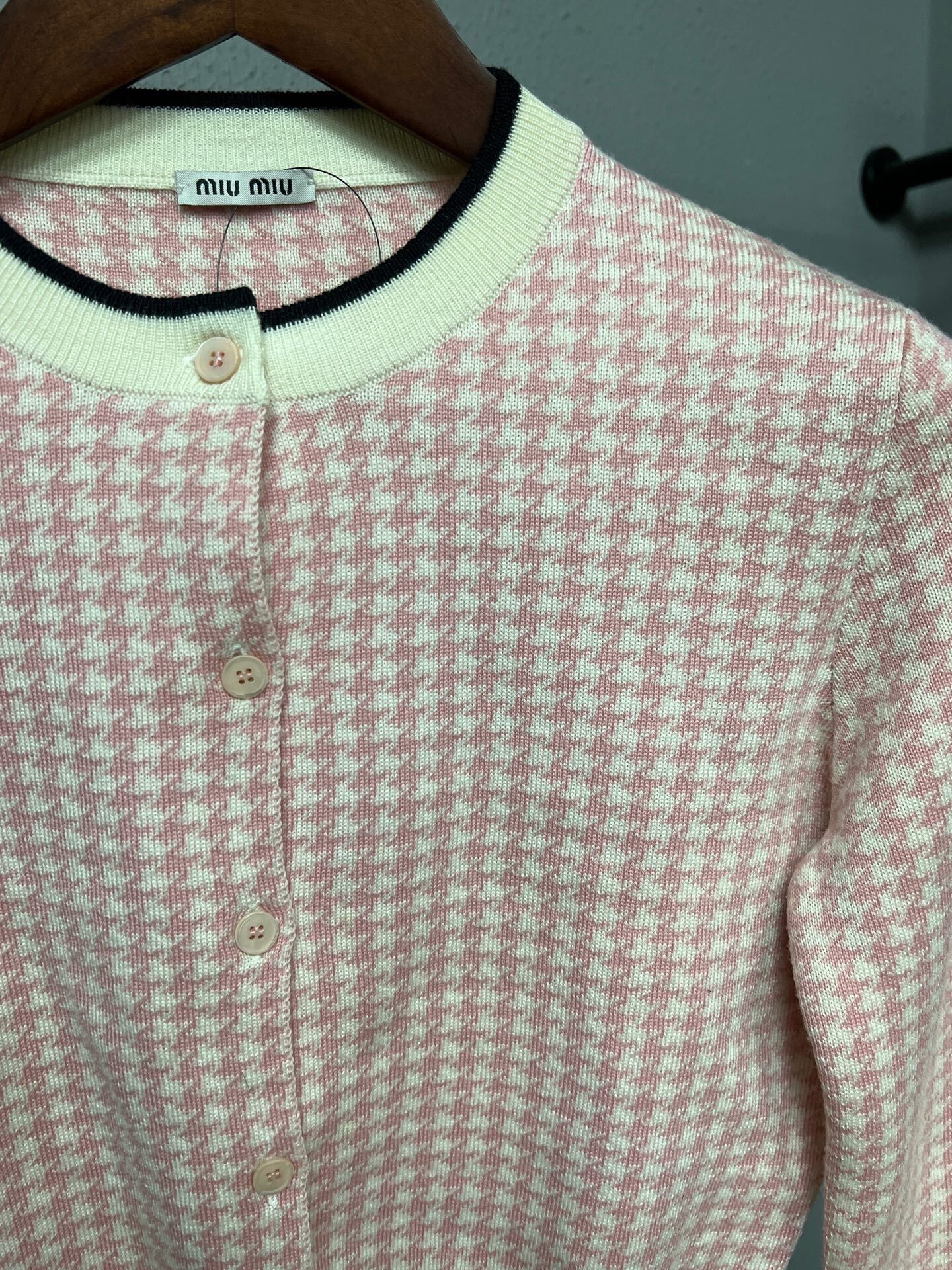 Miu Miu pink houndstooth cardigan by Miu Miu Size M / US 6-8 / IT 42-44 - 3 Thumbnail