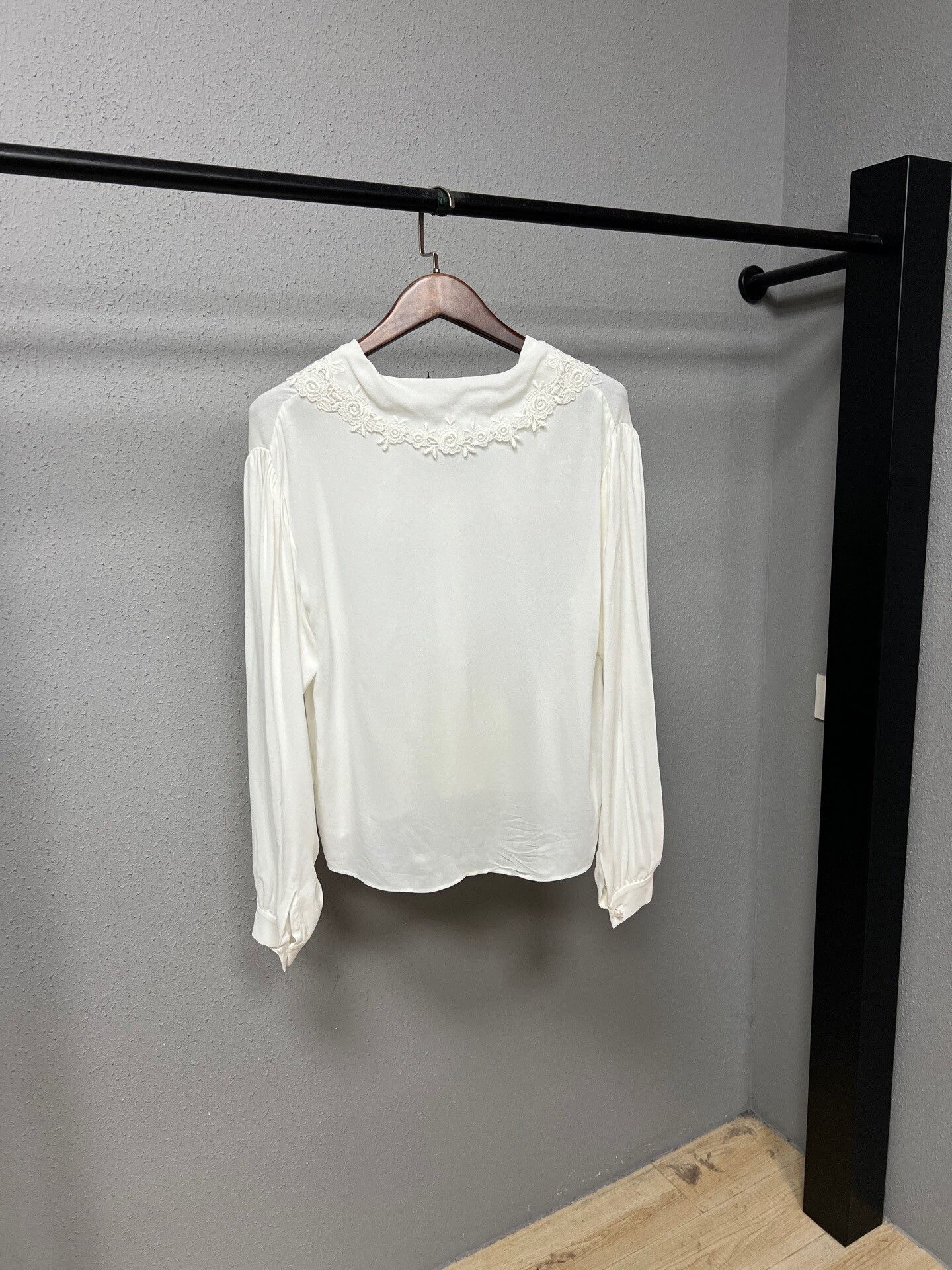 Miu Miu miumiu white lace bow blouse Size S / US 4 / IT 40 - 2 Thumbnail