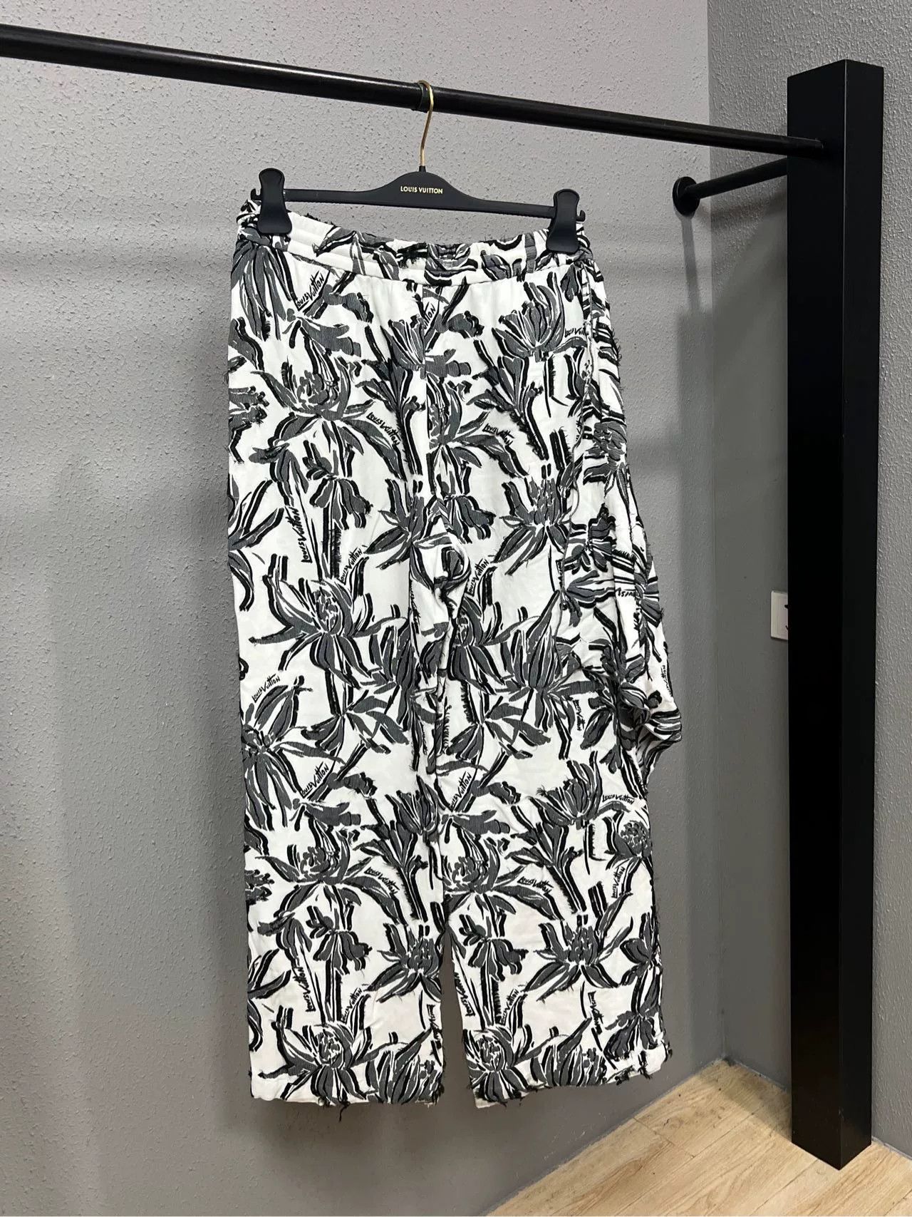 Louis Vuitton Louis Vuitton Floral Wide-Leg Casual Pants Size 40" / US 18 - 2 Thumbnail
