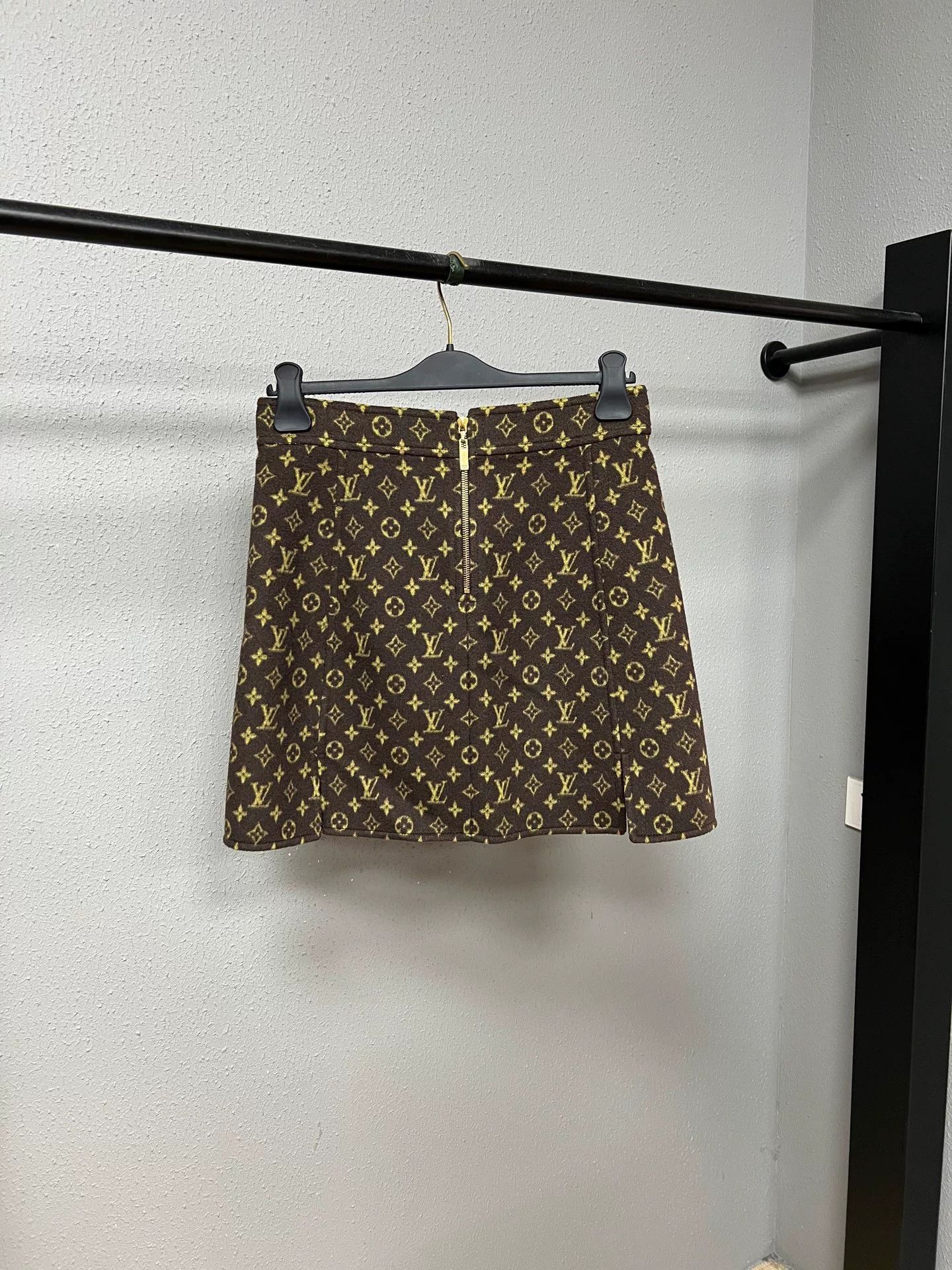 Louis Vuitton louis vuitton brown monogram cashmere skirt Size 38" / US 16 / IT 52 - 2 Thumbnail