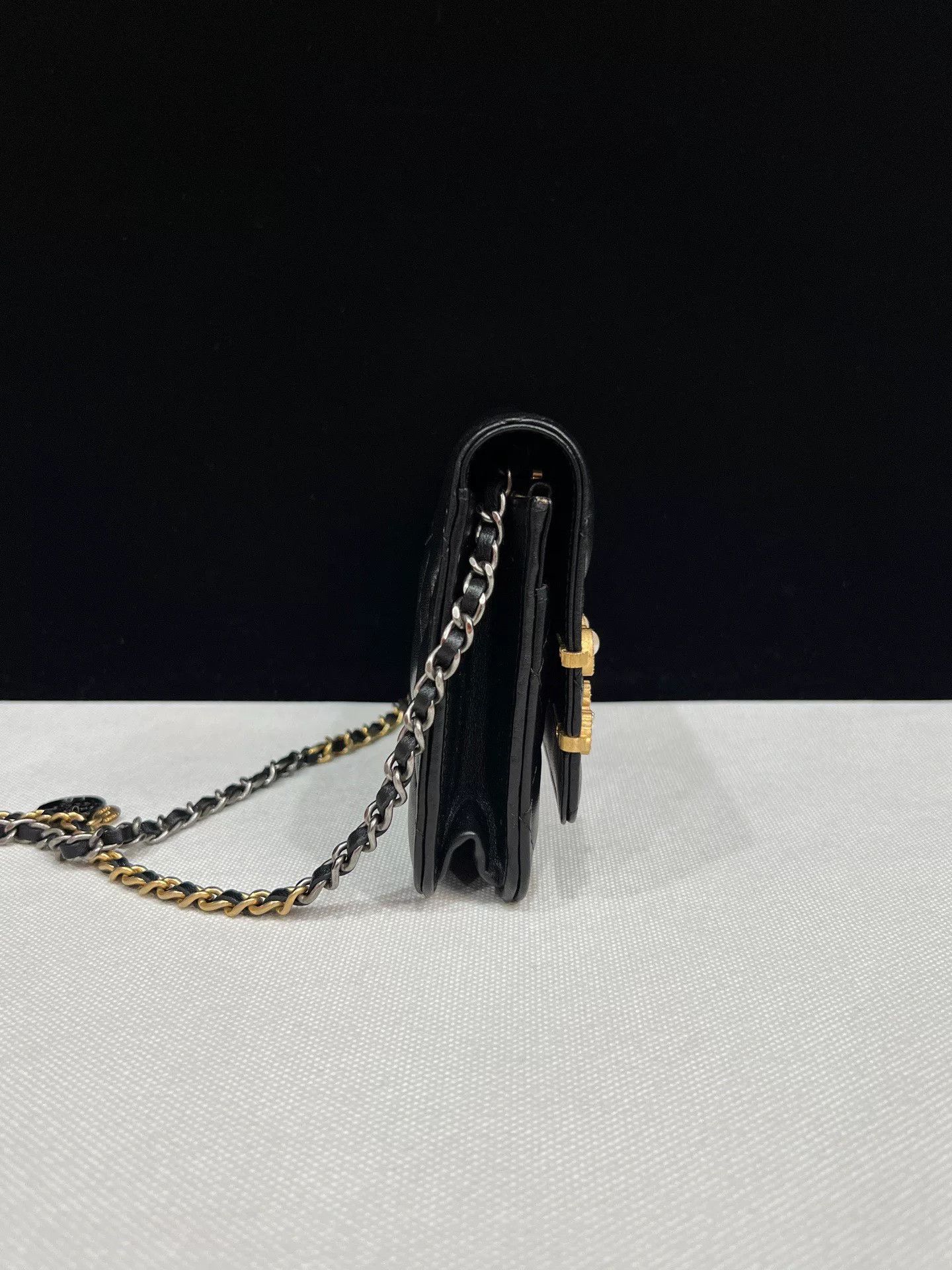 Chanel Pre-loved Bag Very good condition Size ONE SIZE - 4 Thumbnail