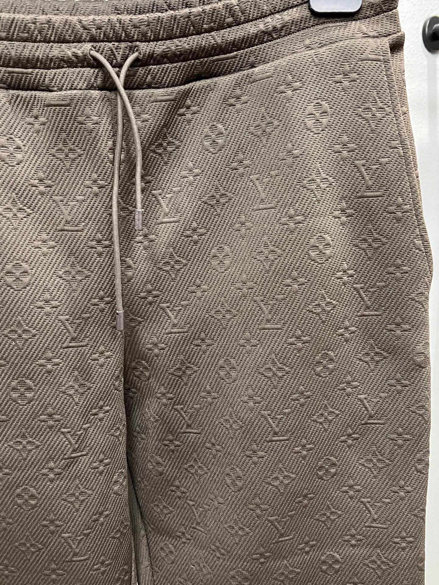 Louis Vuitton louis vuitton brown embossed sport pants Size US 34 / EU 50 - 3 Thumbnail
