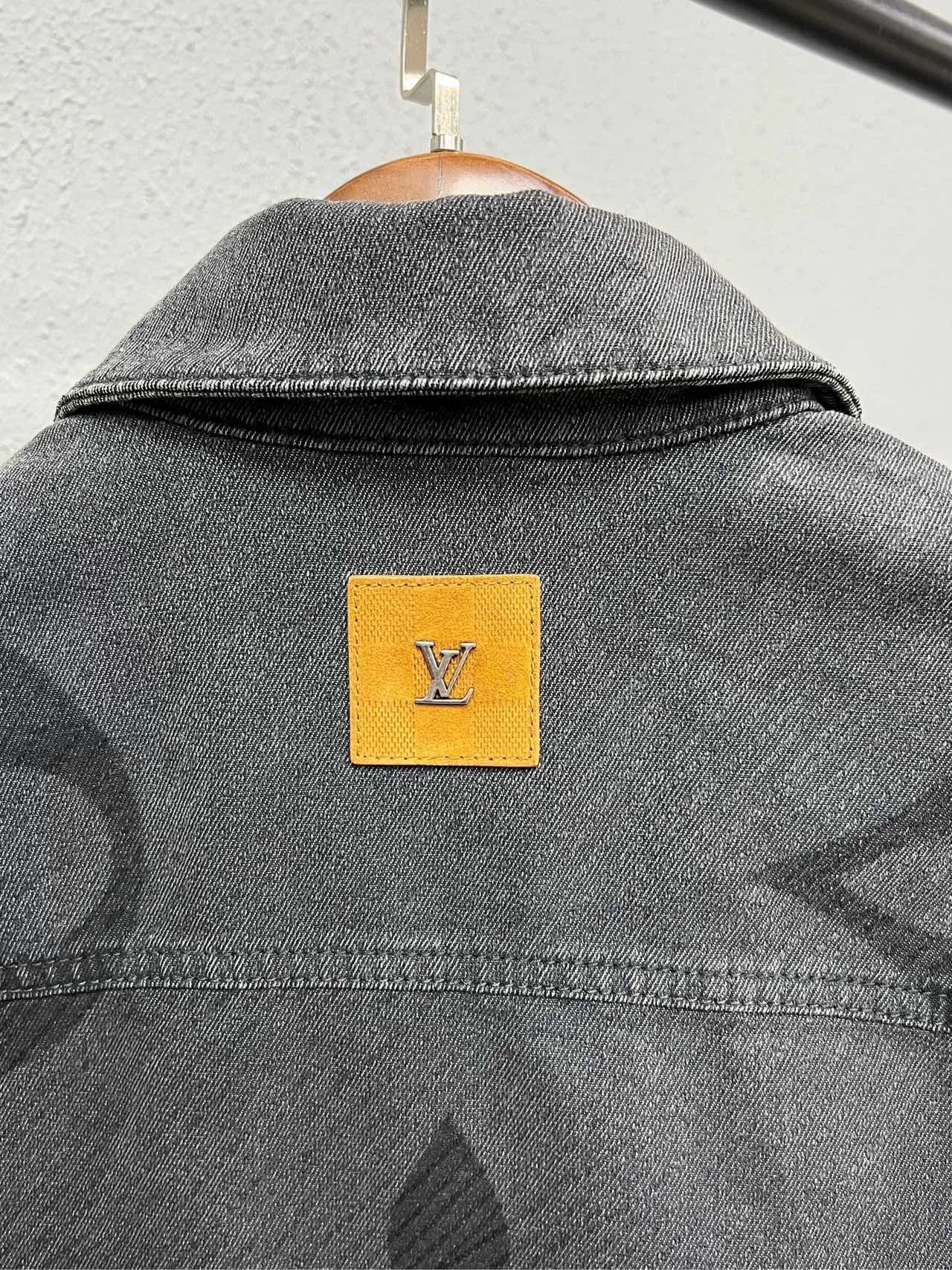 Louis Vuitton louis vuitton lv24 gray denim jacket Size US L / EU 52-54 / 3 - 4 Thumbnail
