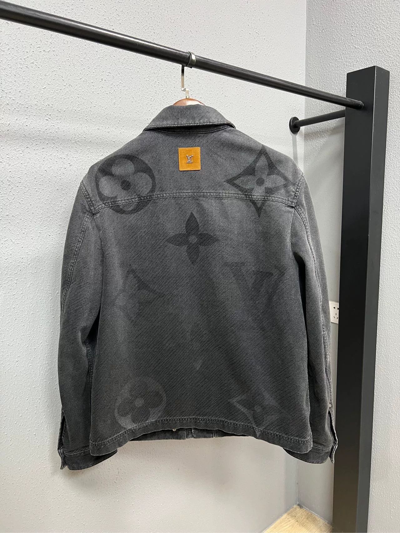 Louis Vuitton louis vuitton lv24 gray denim jacket Size US L / EU 52-54 / 3 - 2 Thumbnail