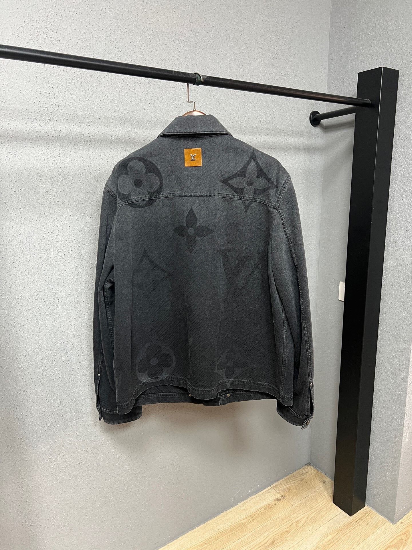 Louis Vuitton louis vuitton black washed denim jacket Size US XXL / EU 58 / 5 - 2 Thumbnail