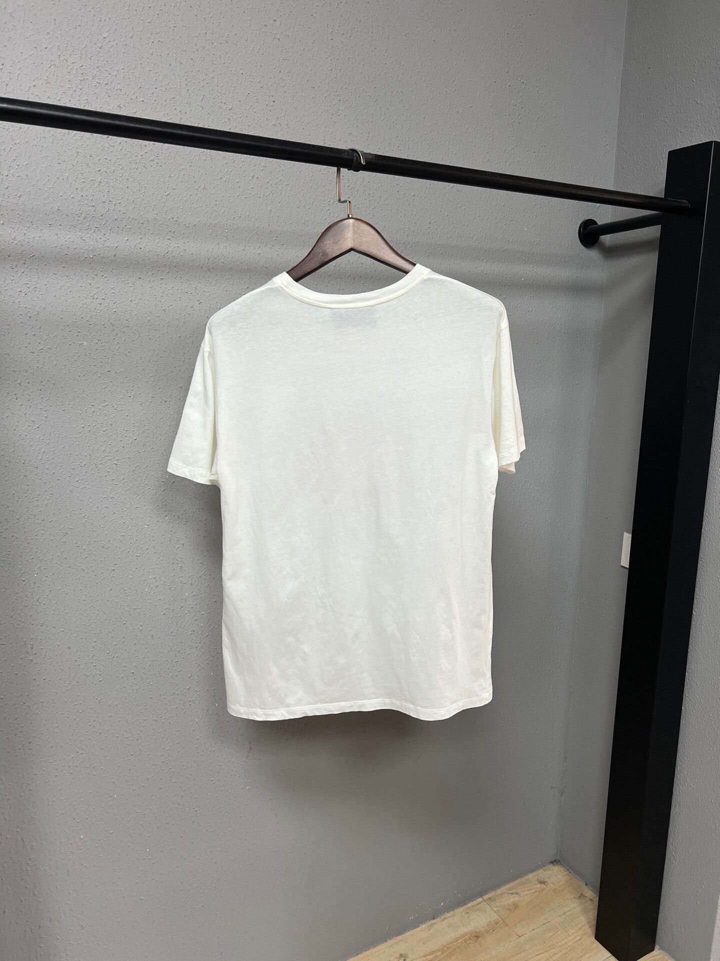 Gucci gucci white logo print short sleeve top Size S / US 4 / IT 40 - 2 Thumbnail