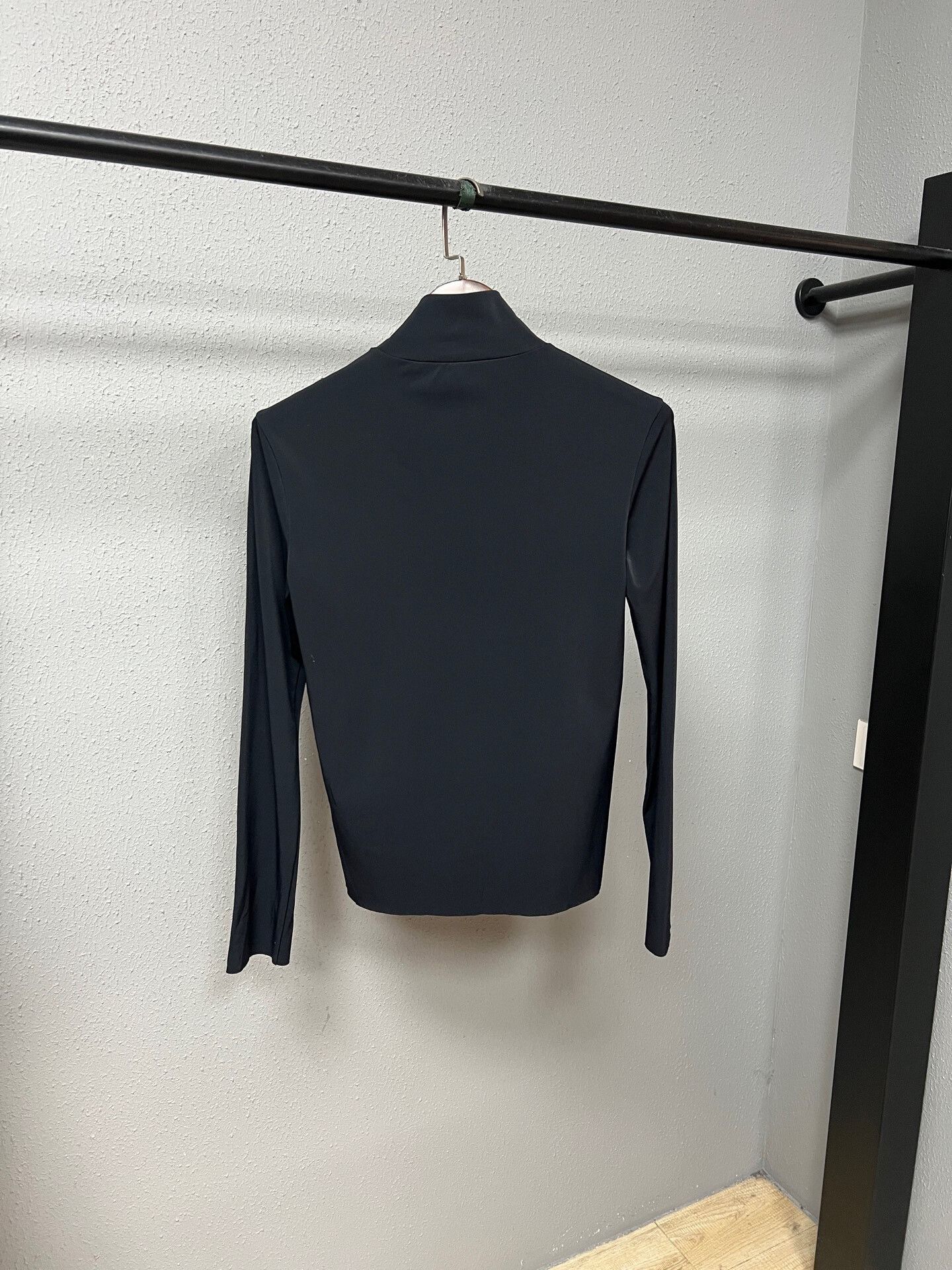 Prada prada black triangle logo bodysuit Size XS / US 0-2 / IT 36-38 - 2 Thumbnail