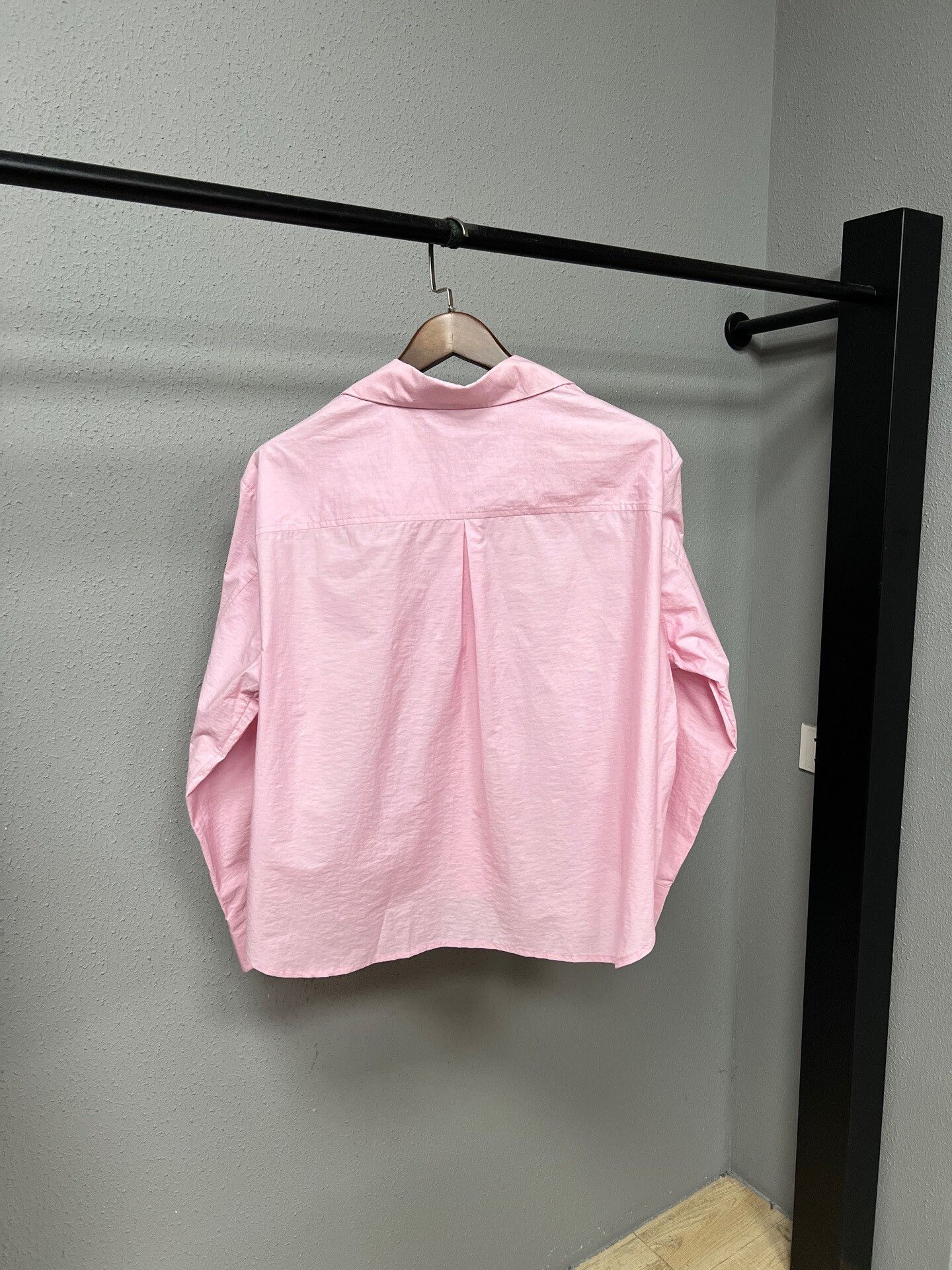Loewe Loewe Pink Embossed Logo Shirt Size M / US 6-8 / IT 42-44 - 2 Thumbnail