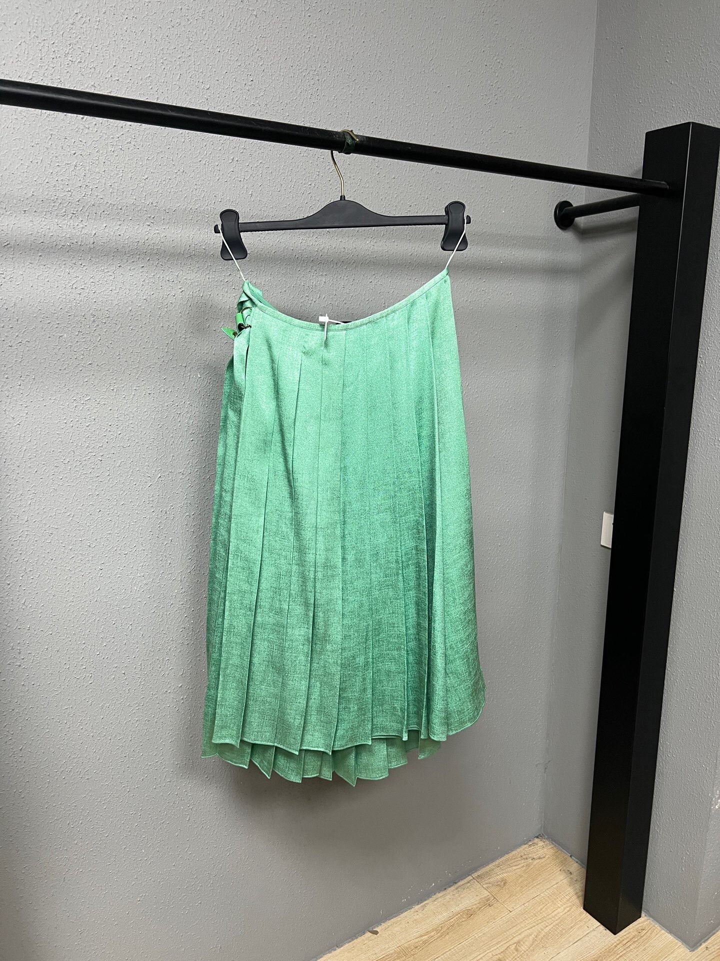 Fendi Fendi Green Pleated Skirt with Leather Strap Size 40" / US 18 - 2 Thumbnail