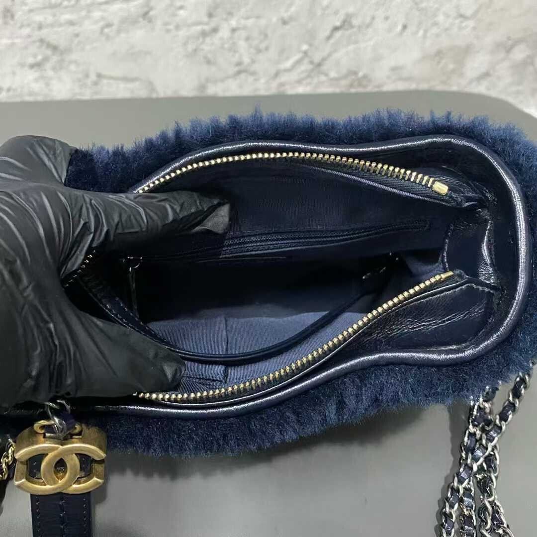 Chanel Chanel Blue Fur Shoulder Bag Size ONE SIZE - 7 Thumbnail