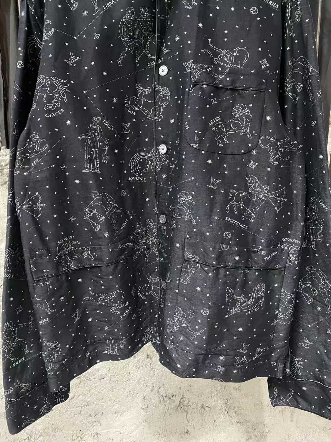 Louis Vuitton louis vuitton constellation long sleeve shirt Size US M / EU 48-50 / 2 - 4 Thumbnail