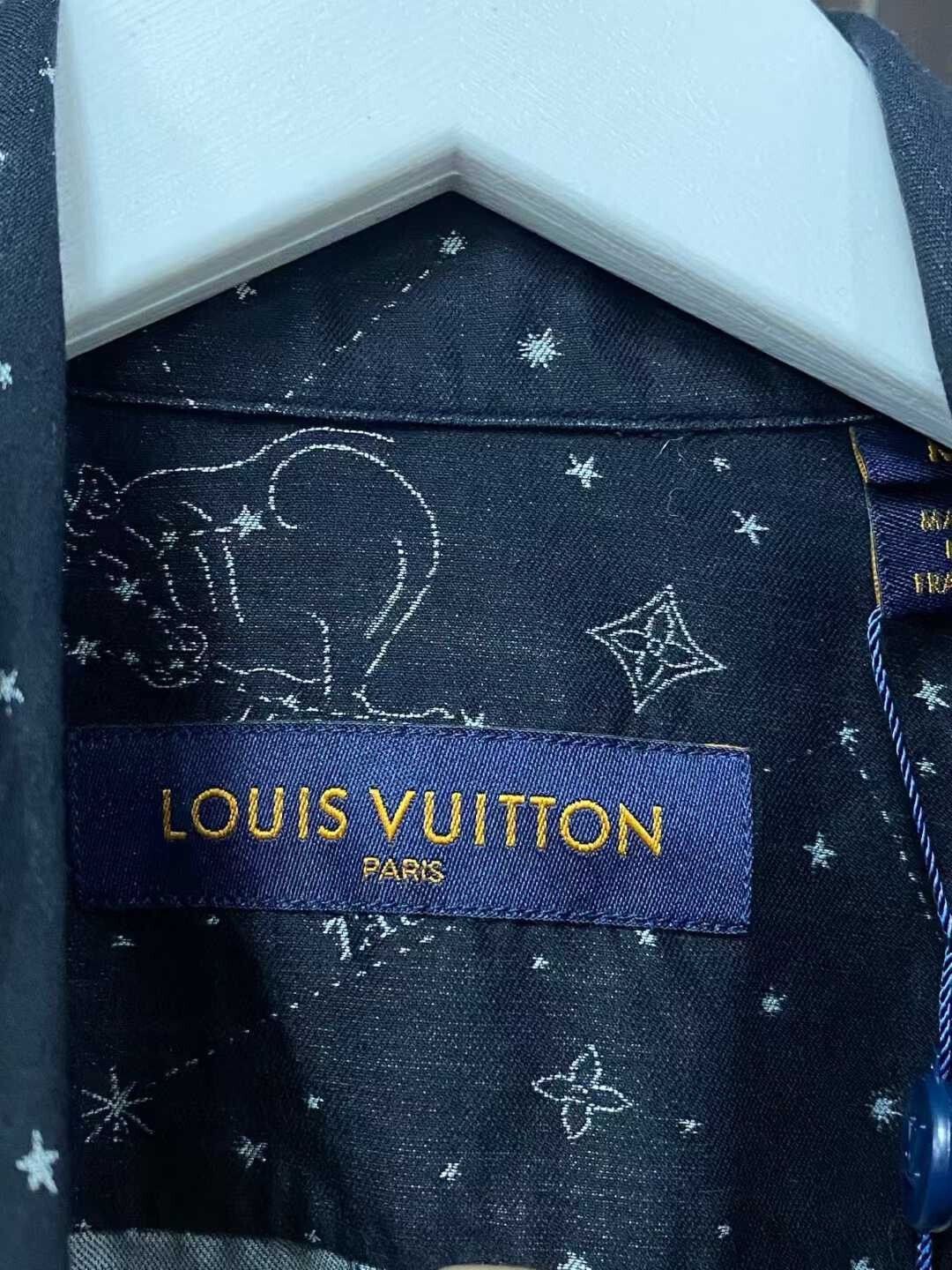 Louis Vuitton louis vuitton constellation long sleeve shirt Size US M / EU 48-50 / 2 - 5 Thumbnail