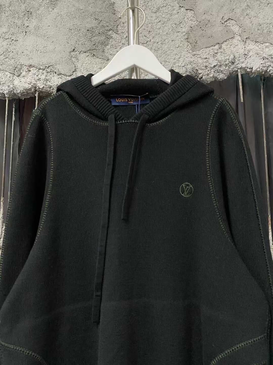 Louis Vuitton Louis Vuitton Black Wool Hoodie Size L Size US L / EU 52-54 / 3 - 3 Thumbnail