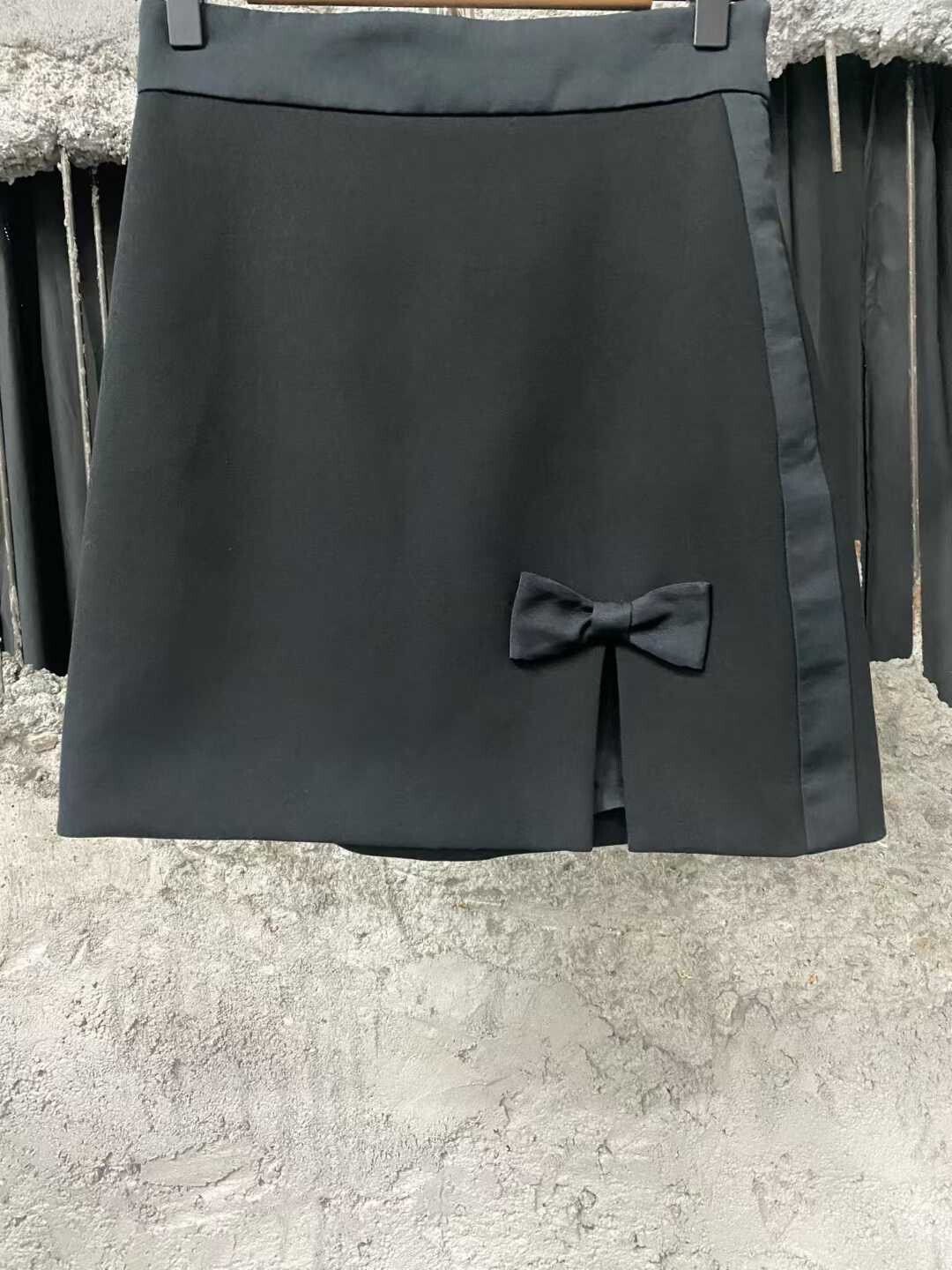 Miu Miu miumiu black bow short skirt Size 38" / US 16 / IT 52 - 4 Thumbnail