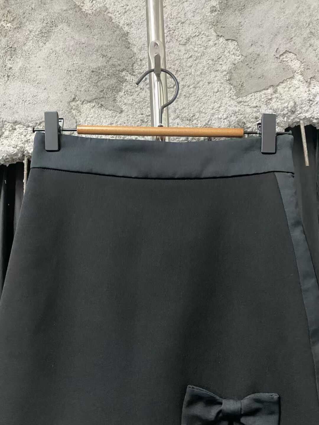 Miu Miu miumiu black bow short skirt Size 38" / US 16 / IT 52 - 3 Thumbnail