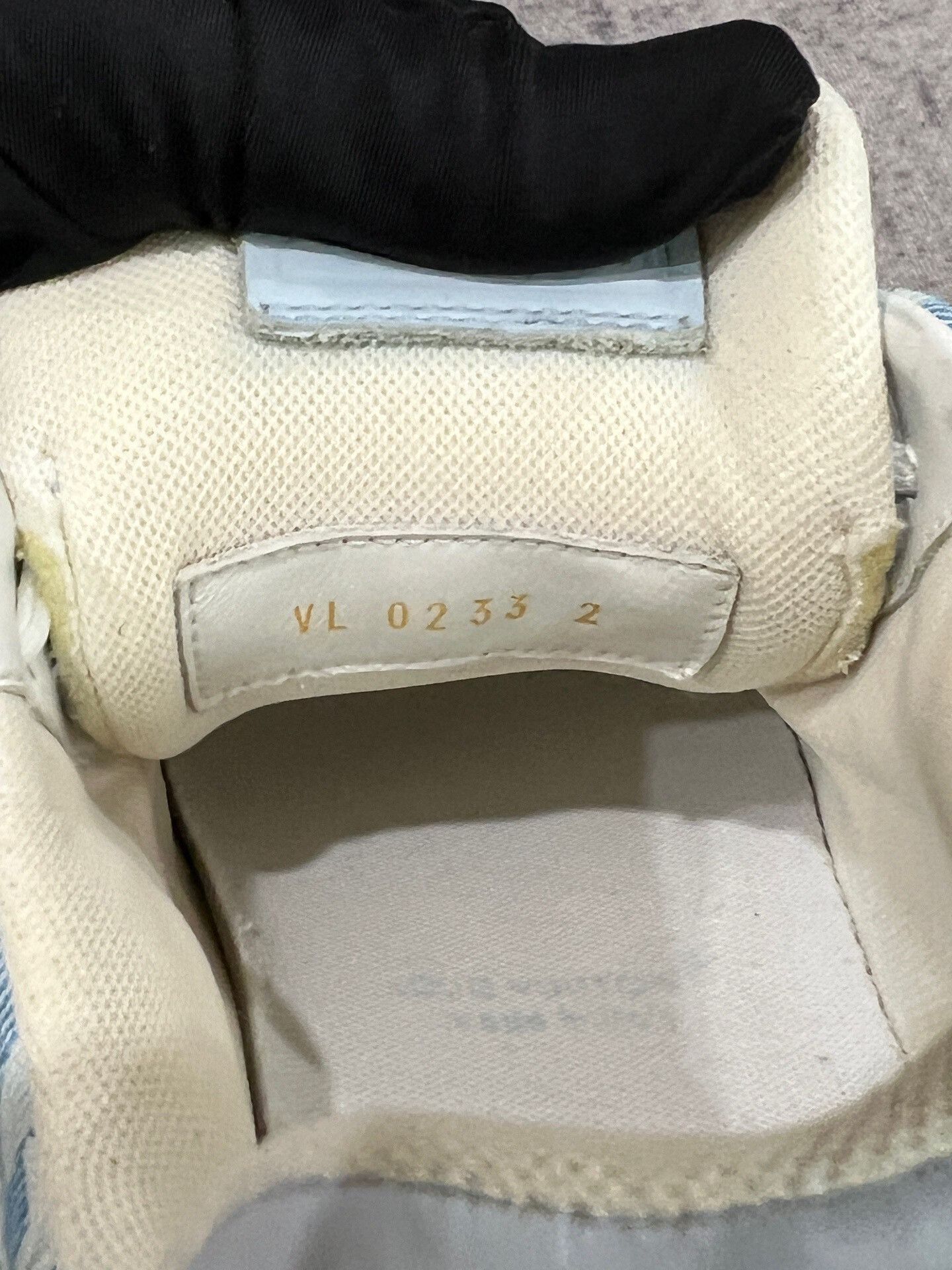 Louis Vuitton louis vuitton blue and white striped trainers Size US 5.5 / EU 38 - 7 Thumbnail