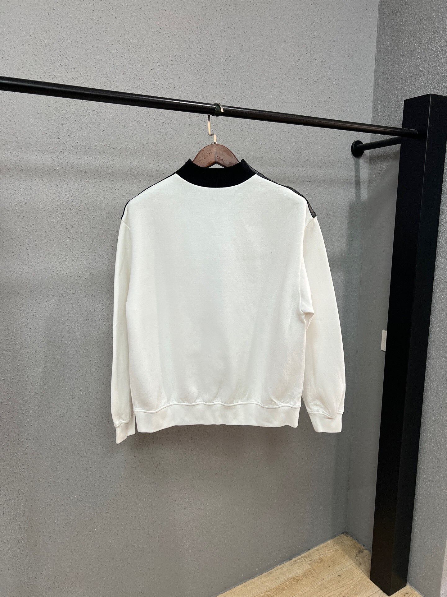 Louis Vuitton louis vuitton white printed sweatshirt Size US M / EU 48-50 / 2 - 2 Thumbnail