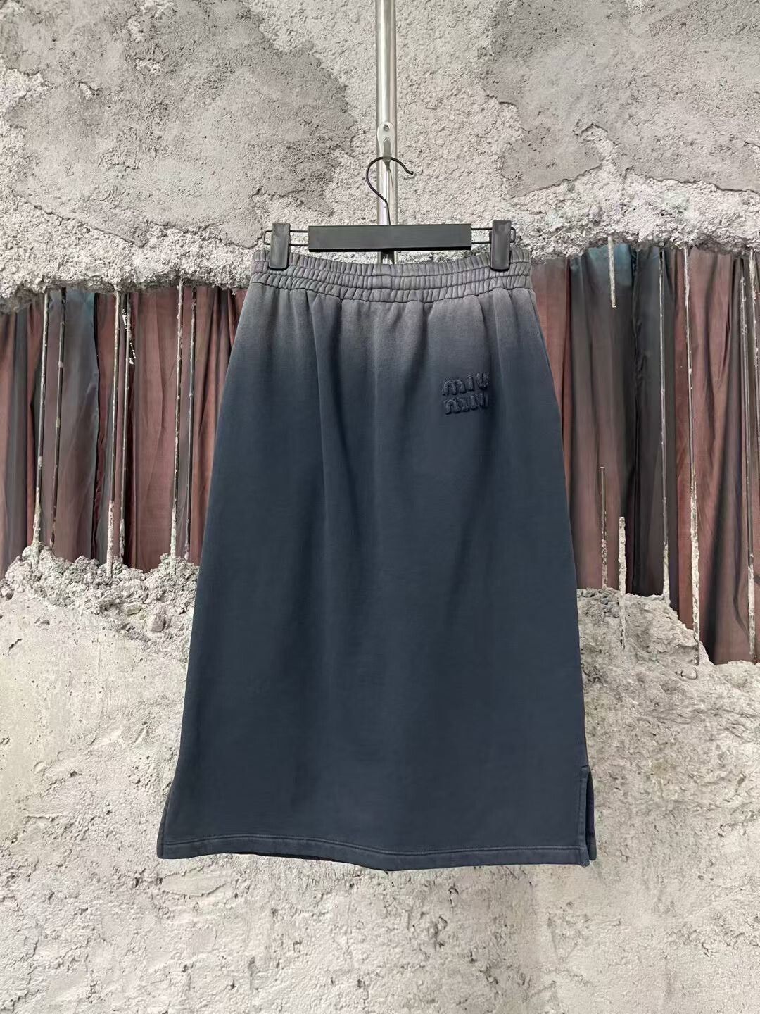 Miu Miu gradient miumiu skirt in xs size Size 22" - 2 Thumbnail