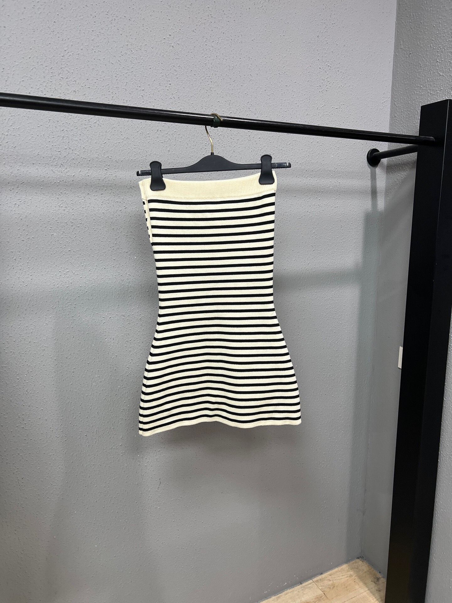 Celine celine striped bodycon skirt in black and white Size 23" - 2 Thumbnail