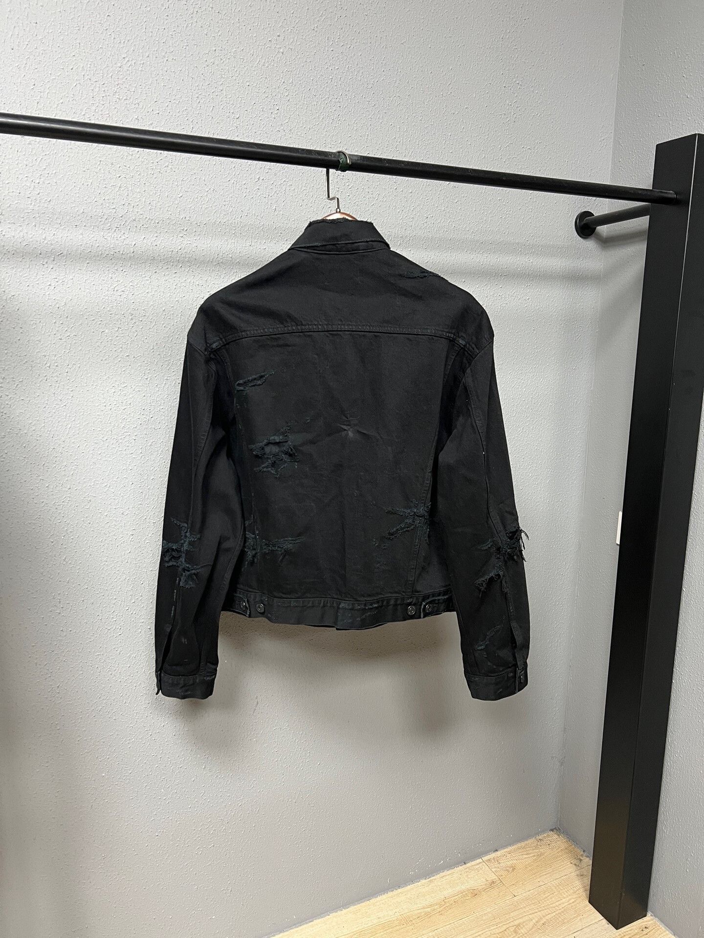 Balenciaga balenciaga black distressed denim jacket Size US L / EU 52-54 / 3 - 2 Thumbnail