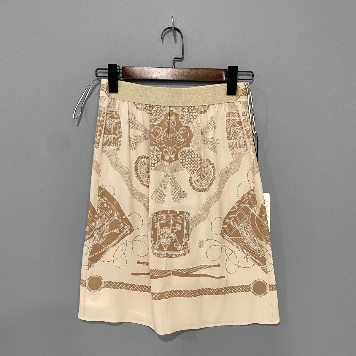 Hermes hermes silk half skirt in beige Size 34" / US 12 / IT 48 - 2 Thumbnail