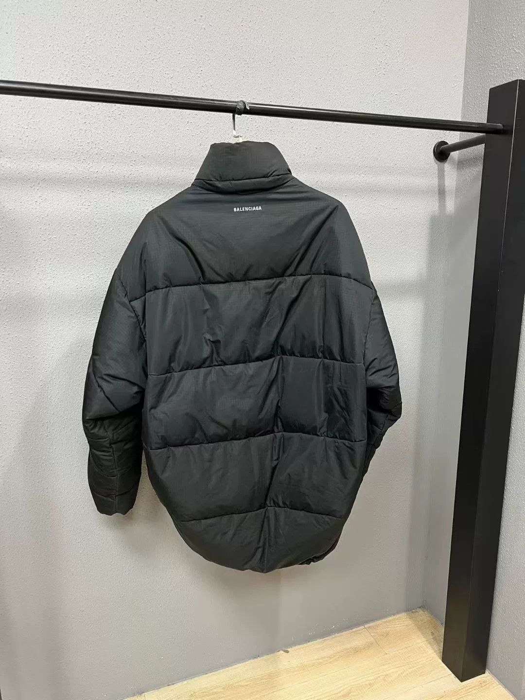 Balenciaga balenciaga black logo cotton puffer jacket Size US L / EU 52-54 / 3 - 2 Thumbnail