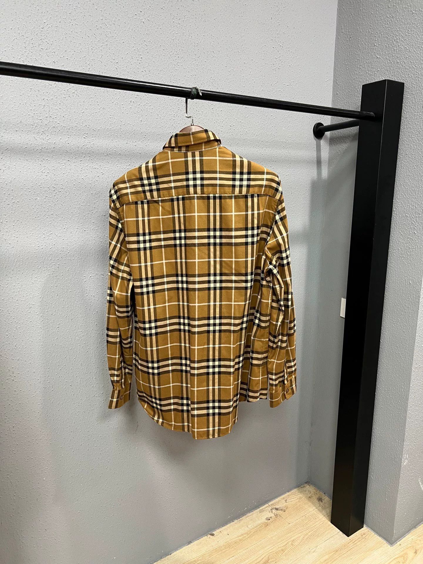 Burberry burberry plaid long sleeve shirt in xl Size US XL / EU 56 / 4 - 2 Thumbnail