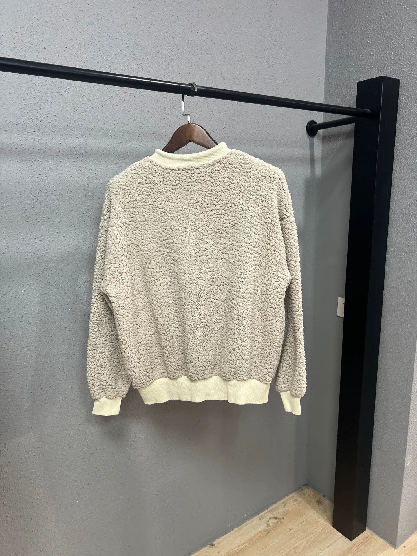 Acne Studios Acne Studios Teddy Sweater in Light Beige Size XXS / US 00 / IT 34 - 2 Thumbnail