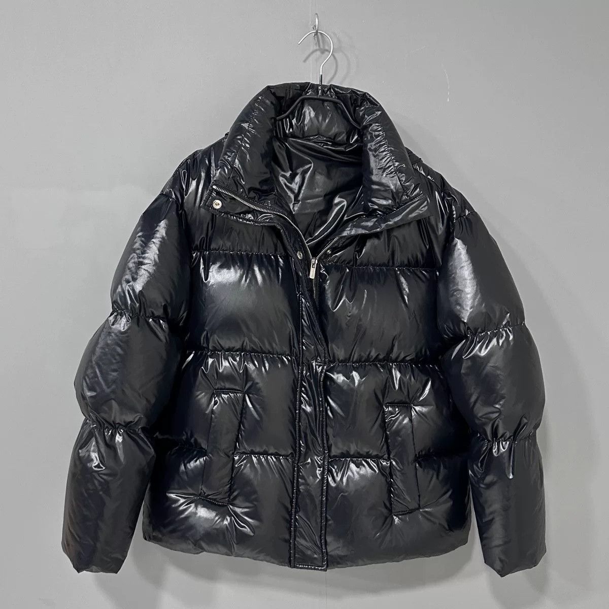 Miu Miu miumiu black logo puffer jacket Size M / US 6-8 / IT 42-44 - 2 Thumbnail