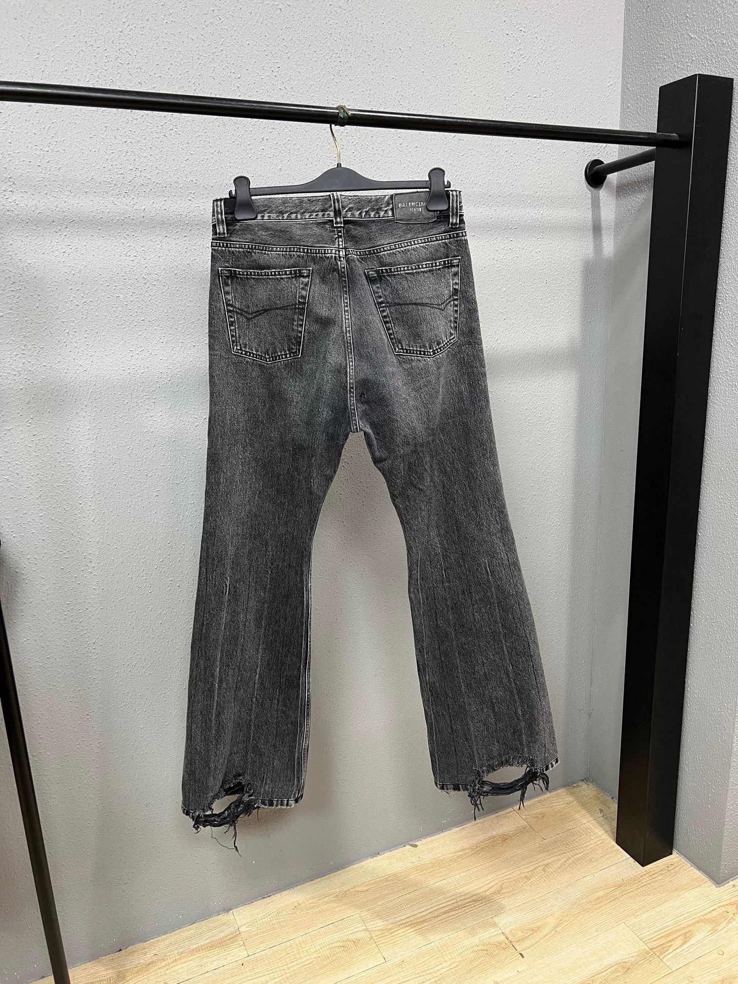 Balenciaga Balenciaga Destroyed Flare Denim Pants Size 28" / US 6 / IT 42 - 2 Thumbnail