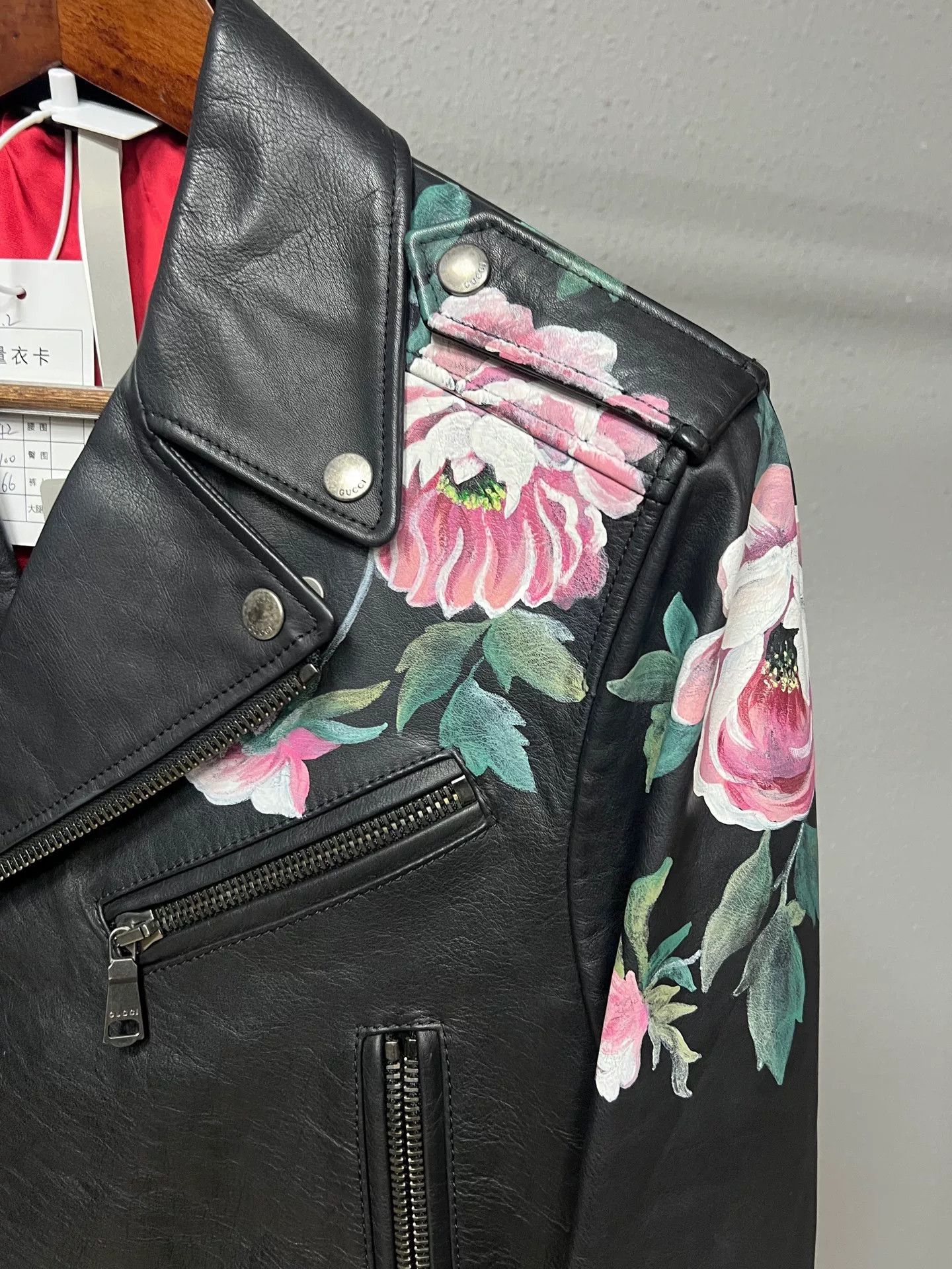 Gucci gucci black leather jacket with tiger design Size US L / EU 52-54 / 3 - 3 Thumbnail