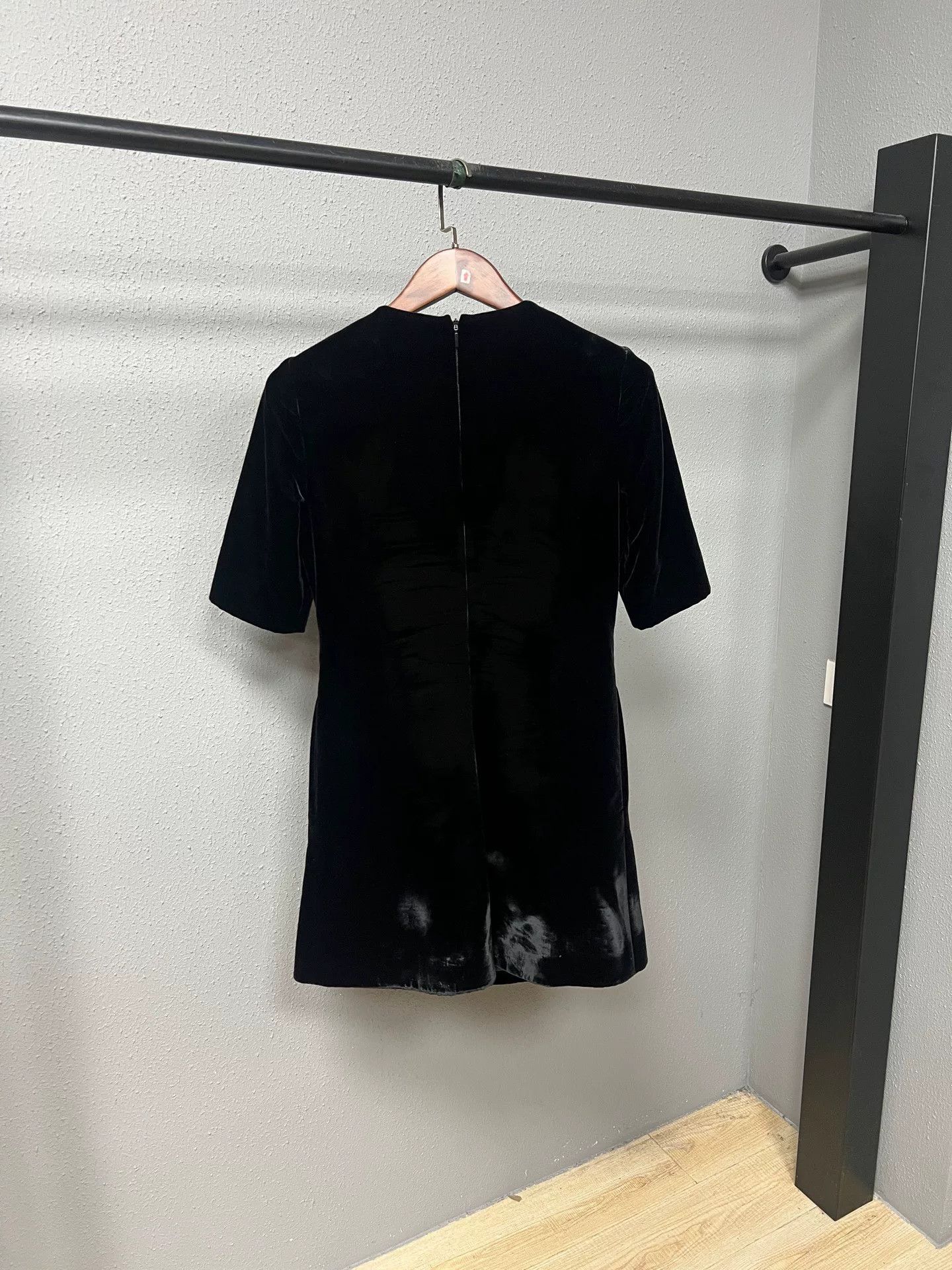 Yves Saint Laurent black velvet bow detail dress Size M / US 6-8 / IT 42-44 - 2 Thumbnail