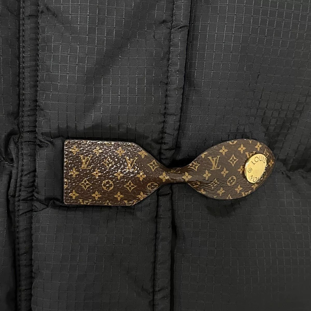 Louis Vuitton louis vuitton black puffer jacket size 34 Size XS / US 0-2 / IT 36-38 - 3 Thumbnail