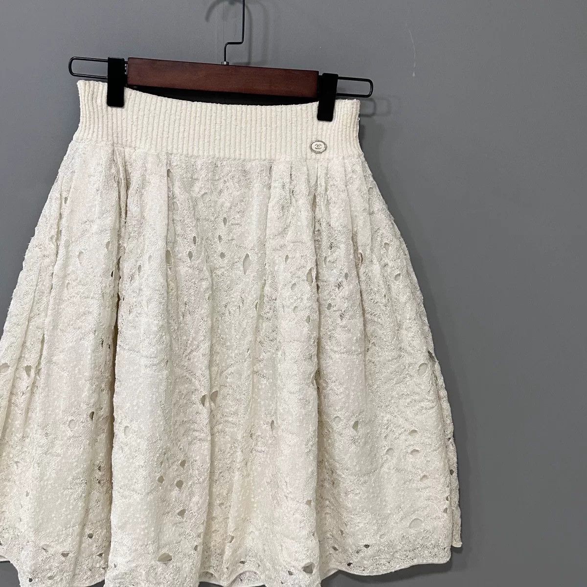 Chanel Chanel Cream Lace A-line Skirt Size 38" / US 16 / IT 52 - 2 Thumbnail