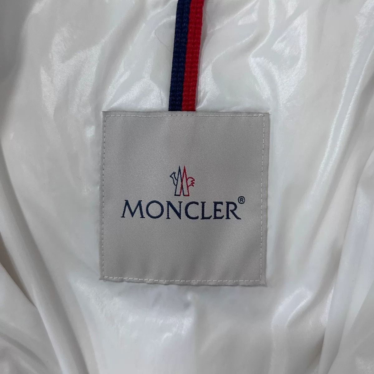 Moncler moncler white maya down jacket Size US XS / EU 42 / 0 - 6 Thumbnail