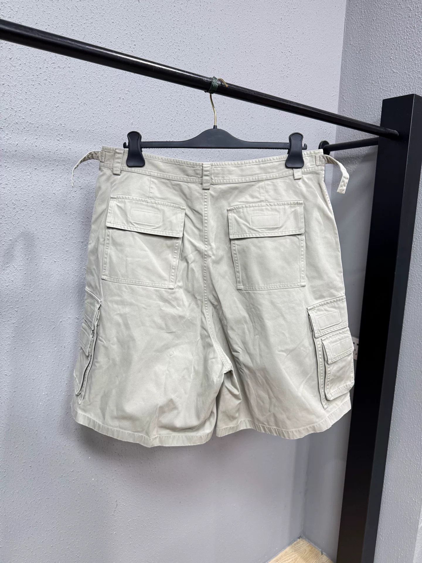 Balenciaga Balenciaga Beige Cargo Shorts Size 50 Size US 40 / EU 56 - 4 Thumbnail
