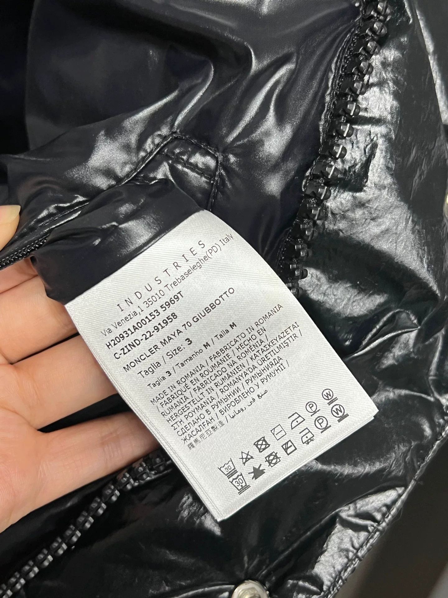 Moncler moncler maya 70th anniversary black down jacket Size US M / EU 48-50 / 2 - 5 Thumbnail