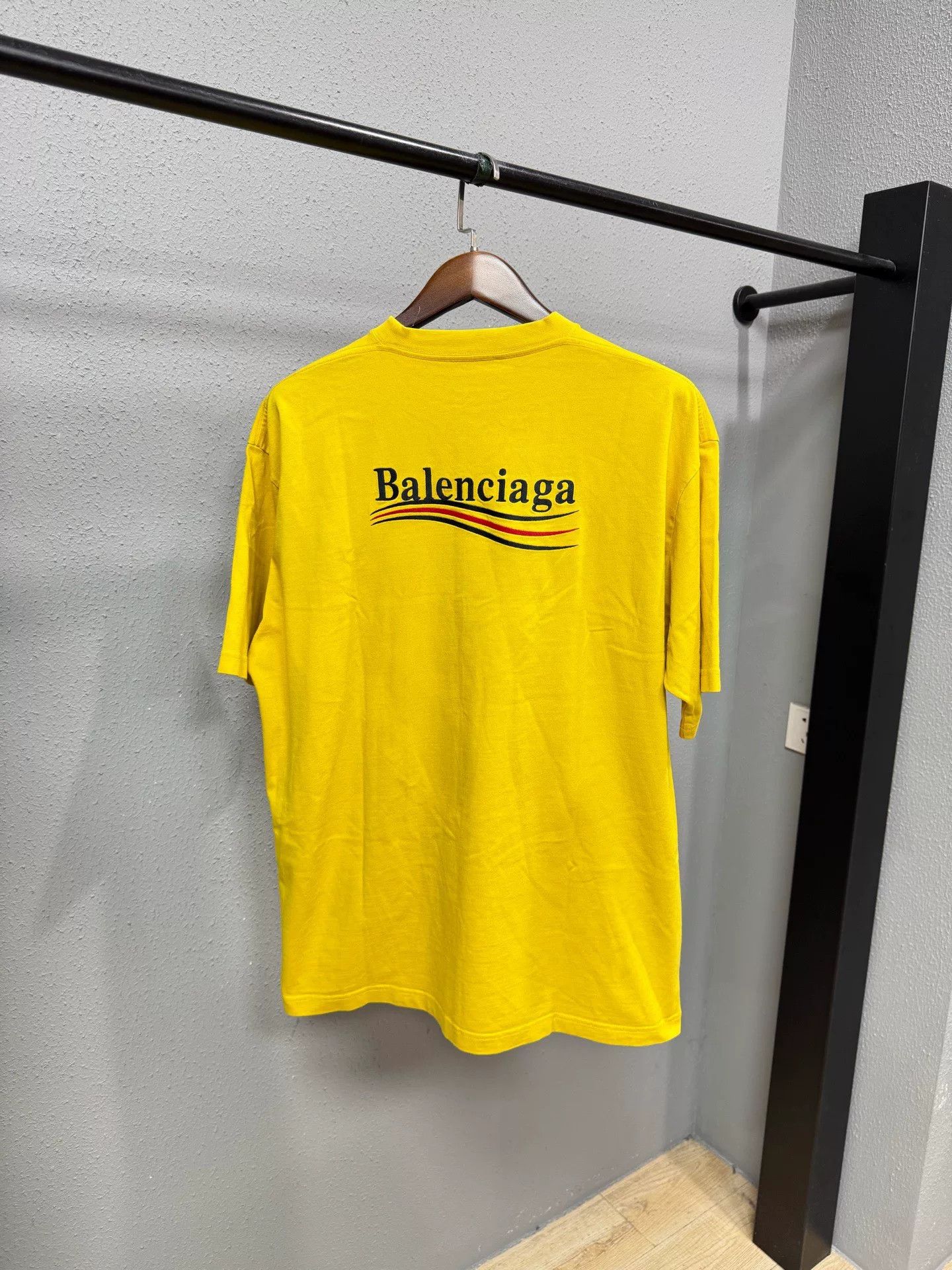 Balenciaga balenciaga yellow short sleeve t-shirt Size US L / EU 52-54 / 3 - 2 Thumbnail