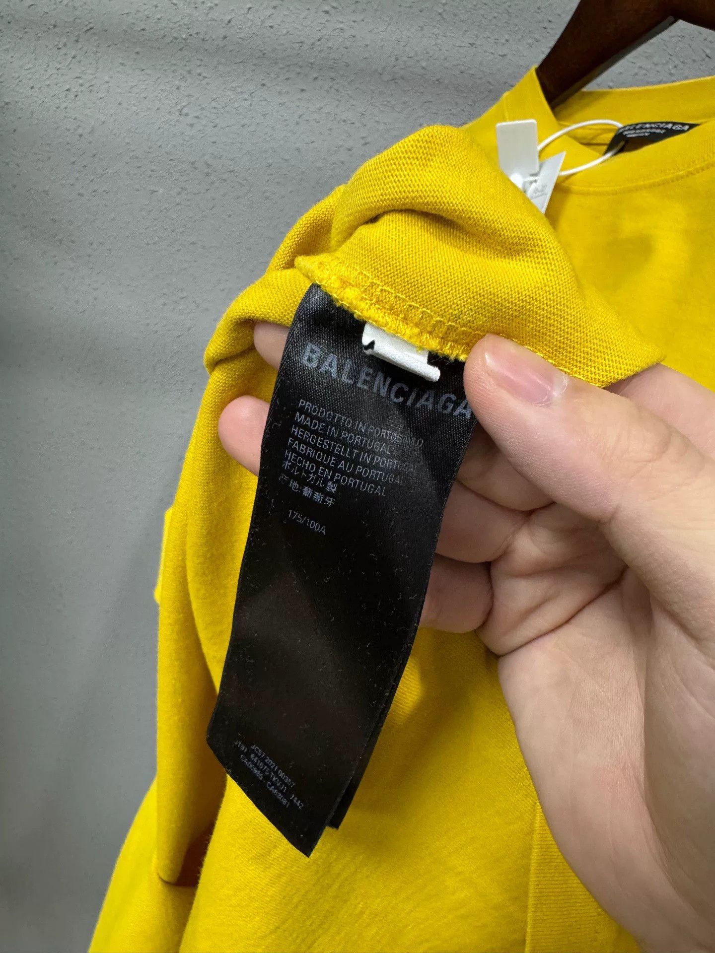Balenciaga balenciaga yellow short sleeve t-shirt Size US L / EU 52-54 / 3 - 3 Thumbnail
