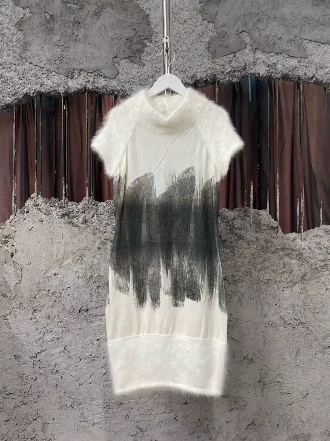 Chanel chanel rabbit fur backless dress Size M / US 6-8 / IT 42-44 - 2 Thumbnail